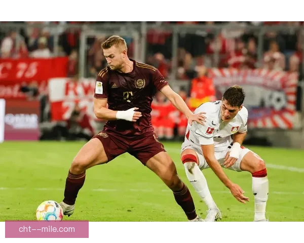 德里赫特欧冠主场头球破门助球队奏凯展现领袖风采